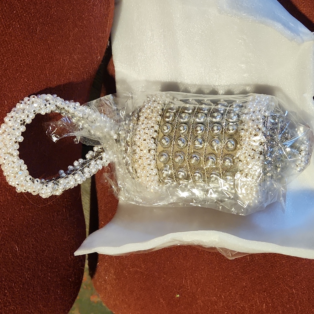 Elegant Silver Beaded Women's Bag - Picture 3 of 3